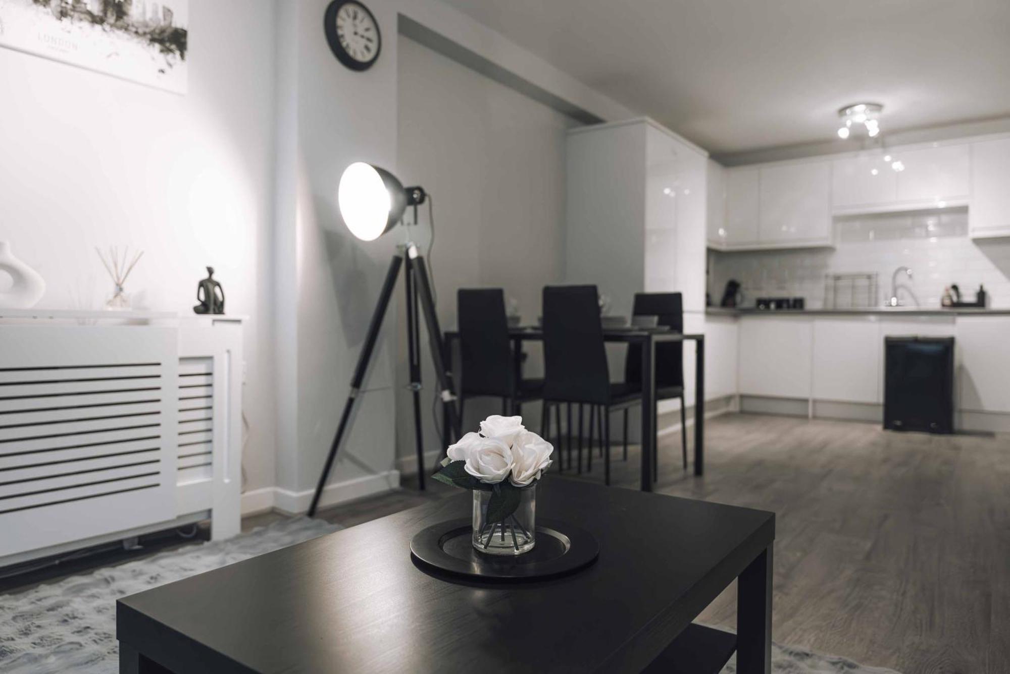 Stylish 2-Bed In Stratford Leilighet London Eksteriør bilde